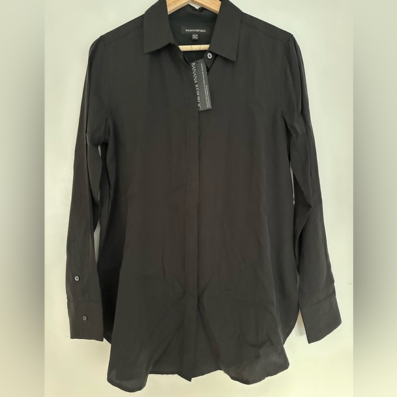 BNWT- Banana Republic Black Flowy Dress Shirt (S) - Picture 10 of 11